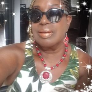 Meet your Posher, Bernice